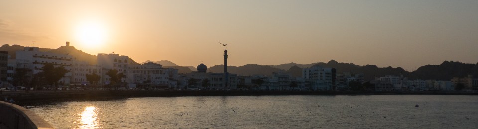 Sonnenuntergang im Hafen von Muscat